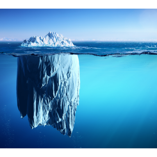 Ein Eisberg von dem der Unterwasserteil gut sichtbar ist